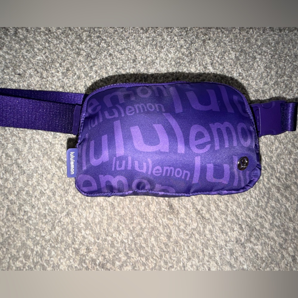 Lululemon Everywhere Belt Bag 1L Wobbley Wordmark Atomic Purple Petrol - Picture 2 of 6